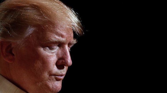 US President Donald Trump has blocked his administration's decision to allow imports of trophy carcasses for the first time since the practice was halted under the Obama administration.