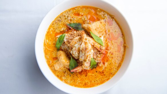 Temasek's prawn and chicken laksa Singapura.