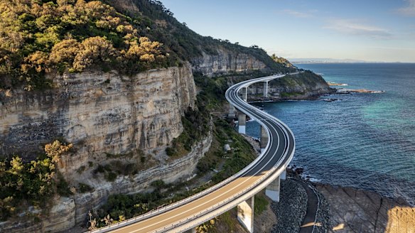 Resuming its southern fling, Lawrence Hargrave Drive twists through coastal villages north of Wollongong, skittering out over the ocean at Sea Cliff Bridge. The highway turns snake-like as it girdles the foothills of the coastal escarpment.