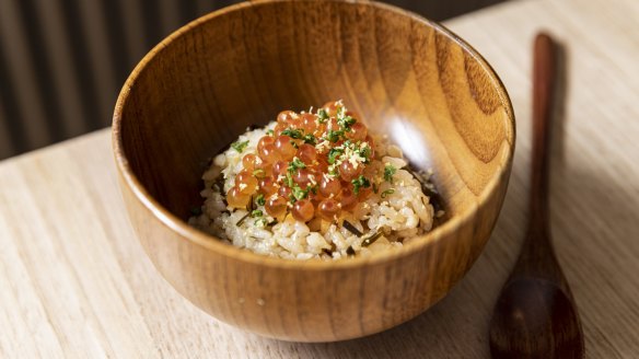 A bowl of chirashizushi topped with salmon roe showcases the rice.