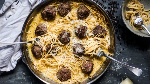 Cacio e pepe meets spaghetti and meatballs.