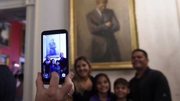 Michelle Obama Instagram video: White House lifts ban on taking photos ...
