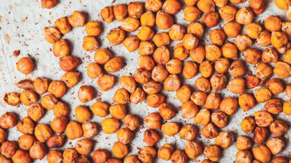 Both canned and home-cooked chickpeas can be transformed into delicious crunchy snacks.