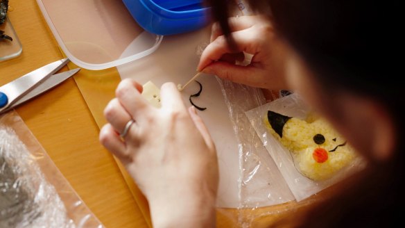 Tomomi Maruo teaches moms how to make character bento. 