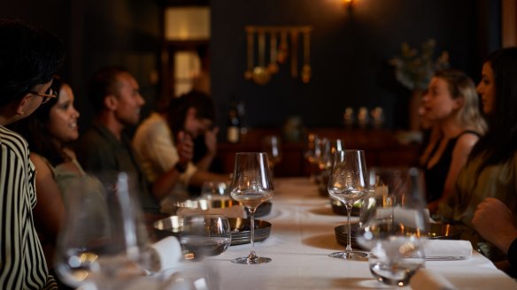 A large central room with a single table will give the feeling of dining in someone's home.