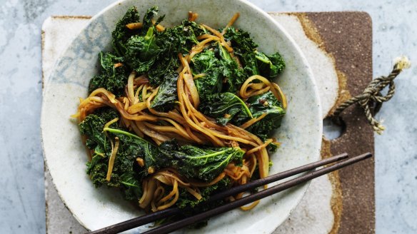 Stir-fried potato slivers with kale with ginger.
