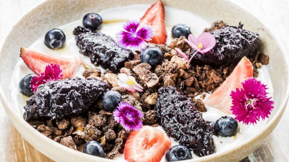 Cacao and puffed quinoa granola.