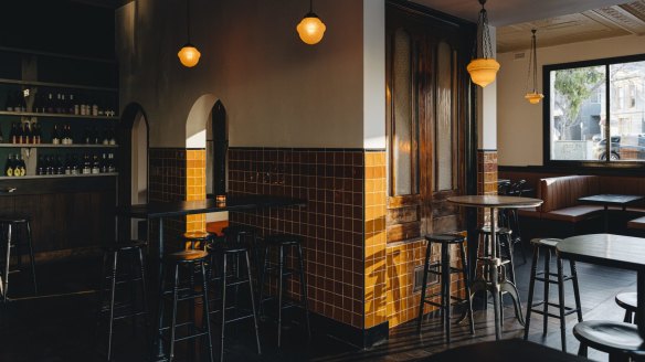 Bobbie Peels has warmed-toned tiles and an classic pub feel. 