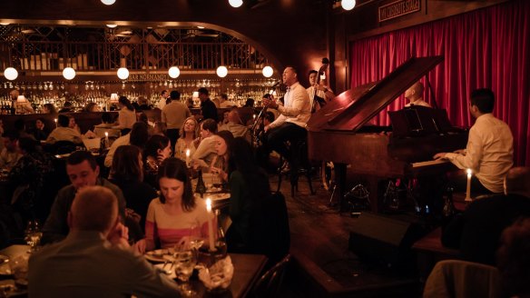 Dinner at Restaurant Hubert includes live jazz from Monday to Thursday.