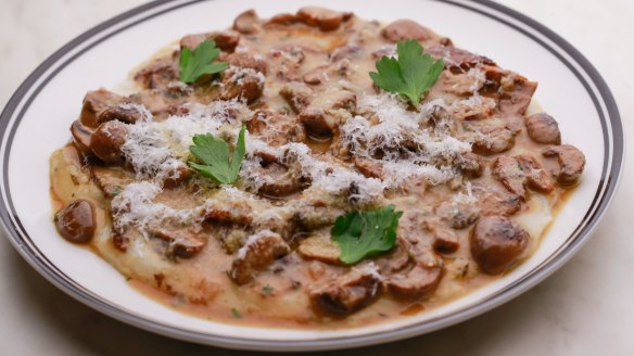 As comfy as a winter coat: Mushrooms and polenta. 