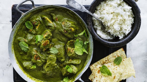 Serve this curry with naan and rice.