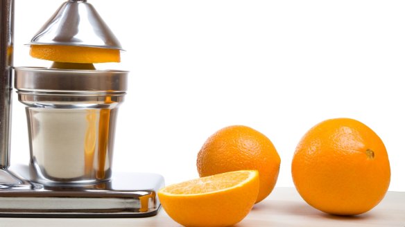 Mechanical citrus juicer.