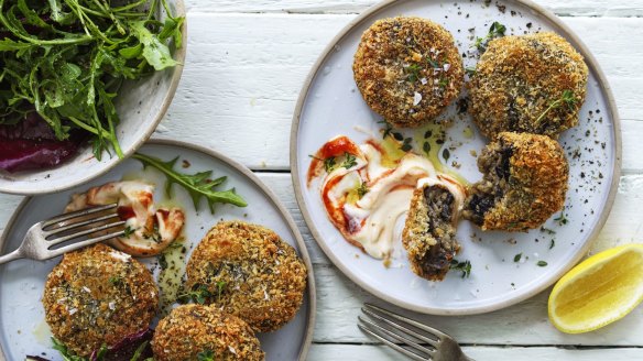 Serve these mushroom risotto cakes with chilli sauce, aioli and salad greens.