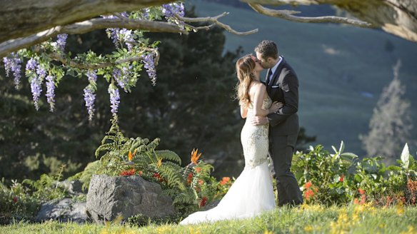 Sam Frost and Sasha Mielczarek in The Bachelorette Australia 2015 finale.