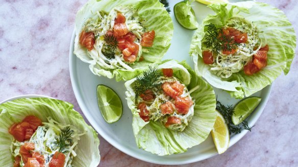 Simple and elegant: Lettuce cups with celeriac remoulade and raw salmon.