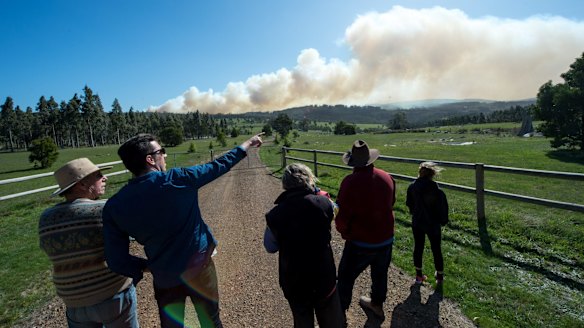 Locals watch helicopters attacking the Lancefield fire in Syd Smith's lane across the gully.