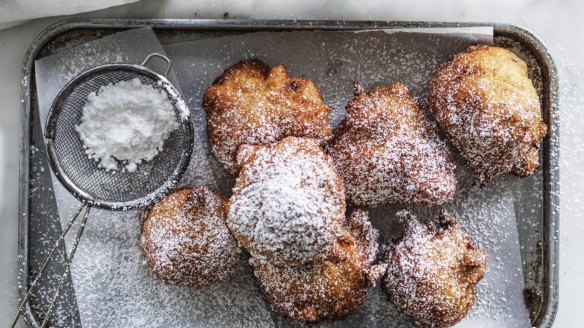 Yeast-free apple and ricotta frittelle.