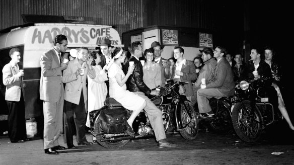 Woolloomooloo's Harry's Cafe de Wheels in 1949.