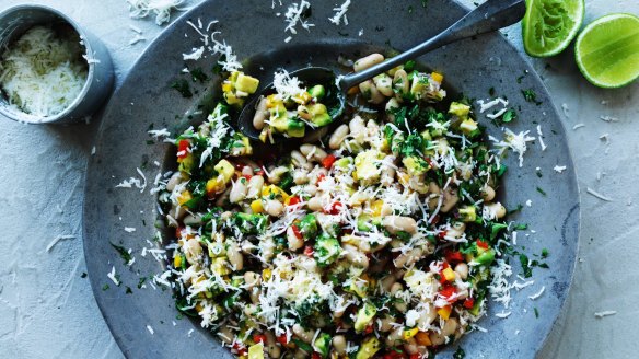 This bean salad with lime and haloumi also works as a vegetarian taco filling.