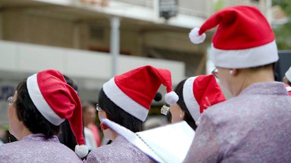 Don't take the jolly out of your holiday season by overcommitting on your Christmas spending.