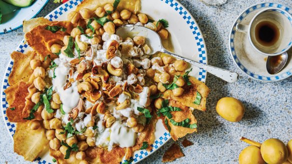 Fatteh (Chickpeas and garlic yoghurt with fried bread).