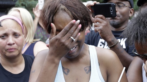 Experts say Diamond Reynolds remained calm in the aftermath of the shooting because she may have been in a dissociative state. 