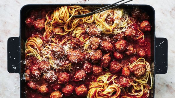 Mixed meatball spaghetti.
