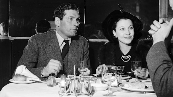 Sir Laurence Olivier and Lady Olivier at Romano's restaurant.