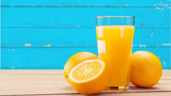 A US study says a daily glass of juice may be worse for health than drinking cola.