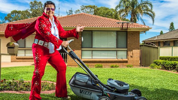 Sheryl Scharkie aka ShElvis.