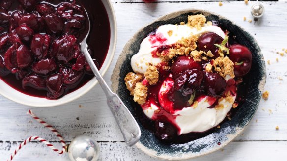 A simple breakfast crumble can be a godsend when trying to serve a pack of hungry house guests first thing in the morning. 