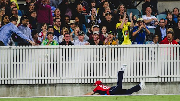 Liam Dawson jumps for the ball on Friday night.