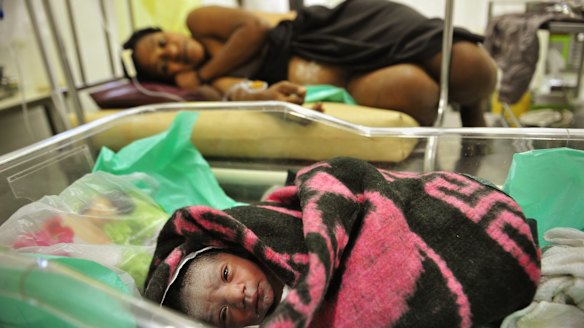A newborn with her mother in the birthing suite at Goroka hospital in 2009.