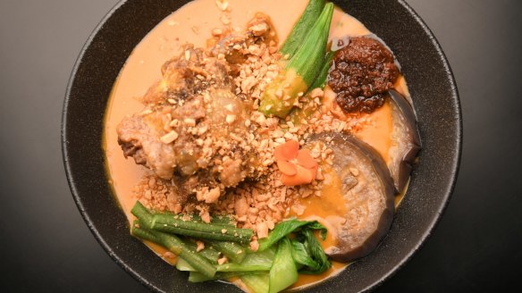 Kare-kare (oxtail in peanut stew).