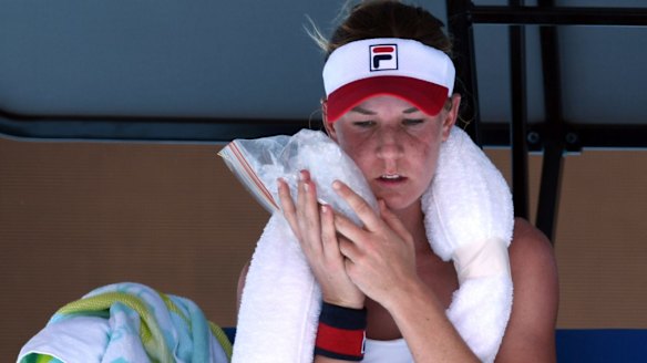 Olivia Rogowska takes a break from the heat.