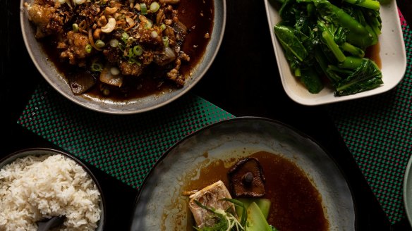 Kung pao cauliflower and steamed barramundi at Shi Hui Shi.