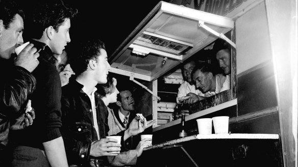 A scene from Harry's Cafe de Wheels in March 1949.