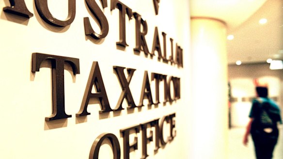 The Tax Office is fighting with the Australian Services Union over a trial of hot-desking at two offices.