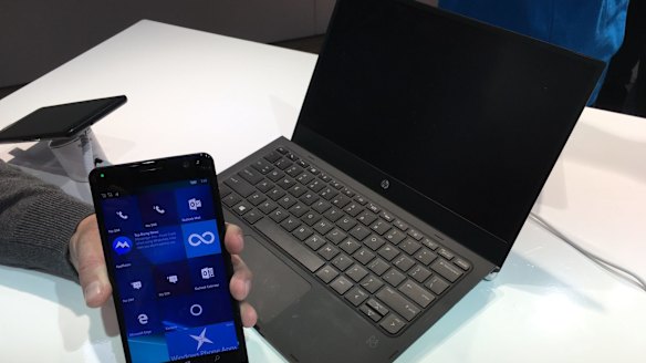 On the go, you can get the big screen experience by connecting to the laptop-like Mobile Extender, wirelessly or with a cable.