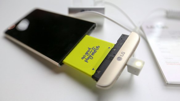 The battery slides out the bottom of the phone, and can be attached to any of a number of modules to add features to the phone.