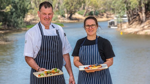 Paul and Nikki Cohen at Riverbank Restaurant, Moama. The couple say that targeting locals rather than tourists has helped their business survice COVID.