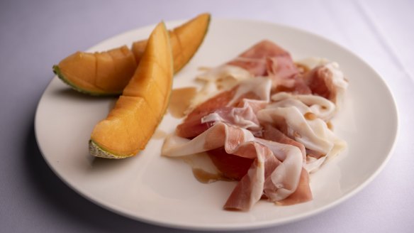 Melon slices with prosciutto.