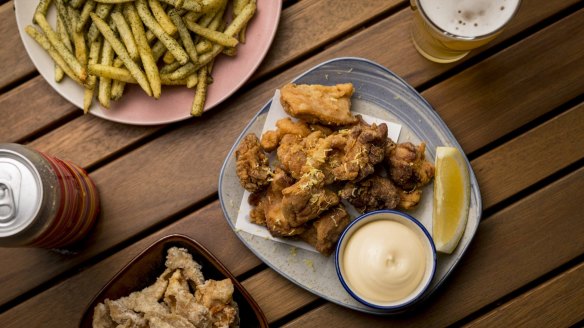 Beer-friendly fried chicken and wakame fries at Benchwarmer.