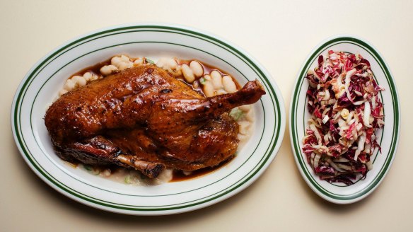Pot roasted duck with white beans 