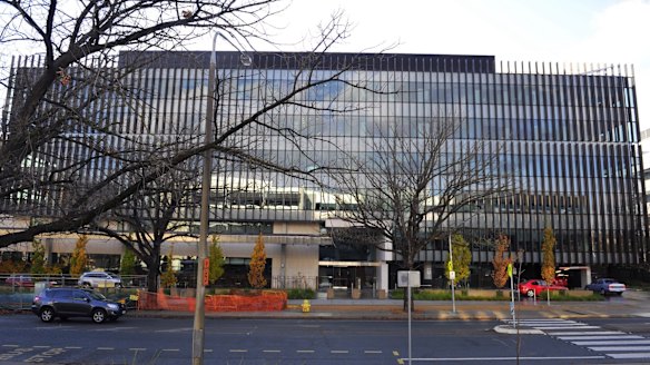 Barnaby Joyce wants to move public servants from the Grains Research Development Corporation's Barton office to Wagga.