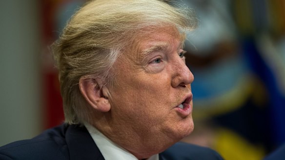 US President Donald Trump has called a deal between Australia and the Obama administration "dumb".