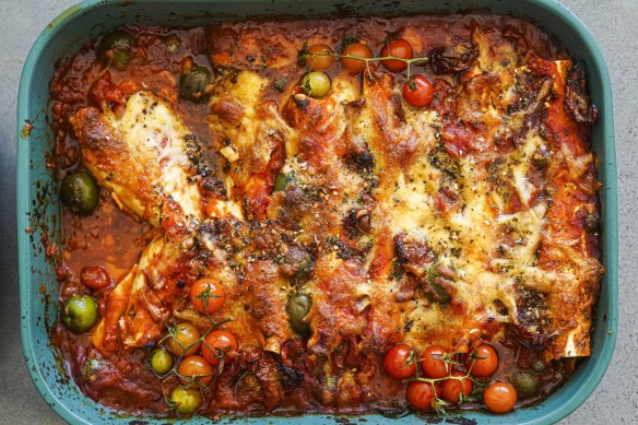 Put down the cannelloni shells and freestyle with this free-form puttanesca pasta bake.