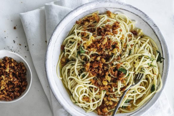 Pantry spaghetti with 'poor man's cheese' (crispy breadcrumbs).
