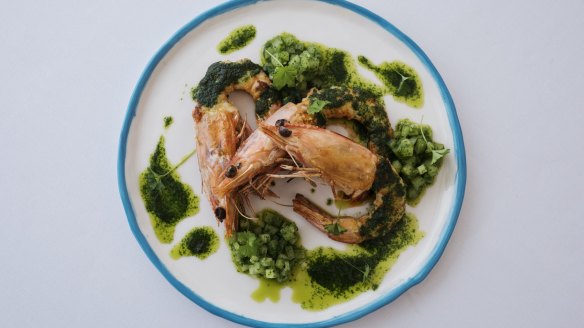 King prawns with green tomatoes and parsley. 