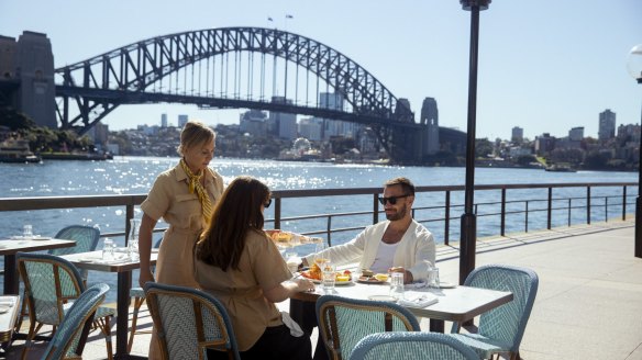 Al fresco dining at Whalebridge in Circular Quay.